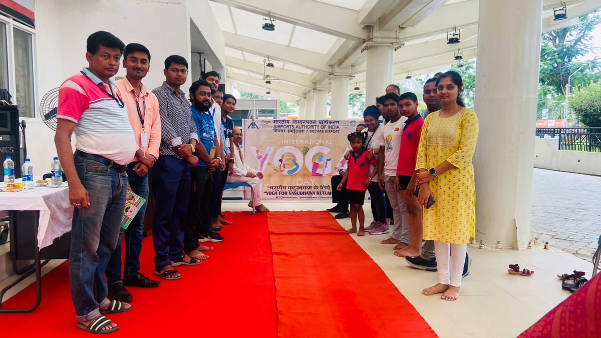 AAIIXSAirport's tweet photo. 9th International Yoga Day celebrations at #AAI's #Silchar Airport. Participants enthusiastically took part to spread the message of healthy lifestyle and well being under the guidance of yoga expert Mr. Biprashish Chakraborty. #fitness #tranquality #yogaforVasudhaivaKutumbakam https://t.co/t7kNhtuDLz