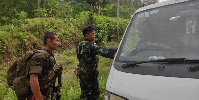 Four Military Council Soldiers Arrested During KNLA/ PDF Inspection of Vehicles on Ye-Thanbyuzayat Highway

The Karen National Liberation Army (KNLA) Brigade 6 released a statement about that four Junta soldiers wearing civilian clothes who were arrested during an inspection