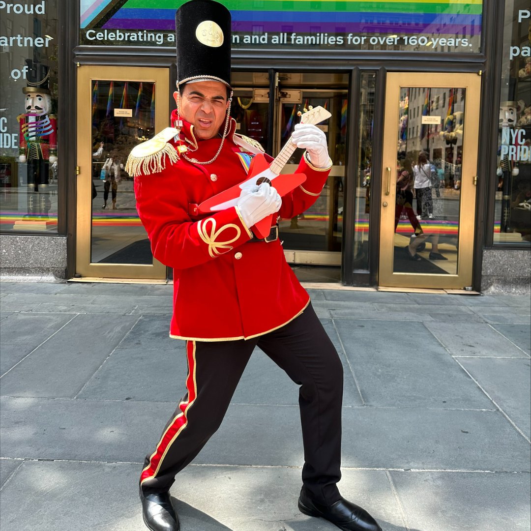 Happy World Music Day 🎼 Presenting... our FAO Toy Soldiers mini band! 🎹🥁🎸 #FAOSchwarz #Music #MusicalInstruments #drums #piano #guitar #electricguitar #WorldMusicDay