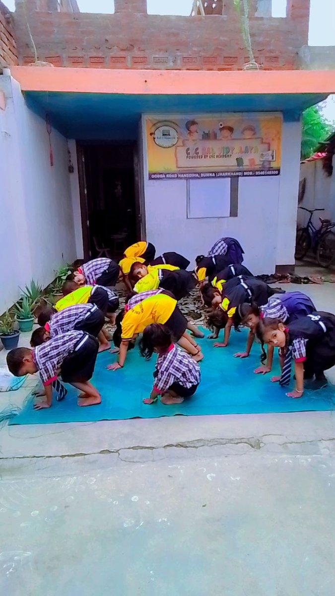 VivekVersatile's tweet photo. Celebration of International Yoga Day with children in CSC Bal Vidyalaya, Hansdiha, Jharkhand. VLE Shree Lalit Kumar Ray
@moayush
@CSCegov_
@CSCSPV_Health
#CSCpeYoga
#MyYogaMyPose https://t.co/cpiFbyWbsw