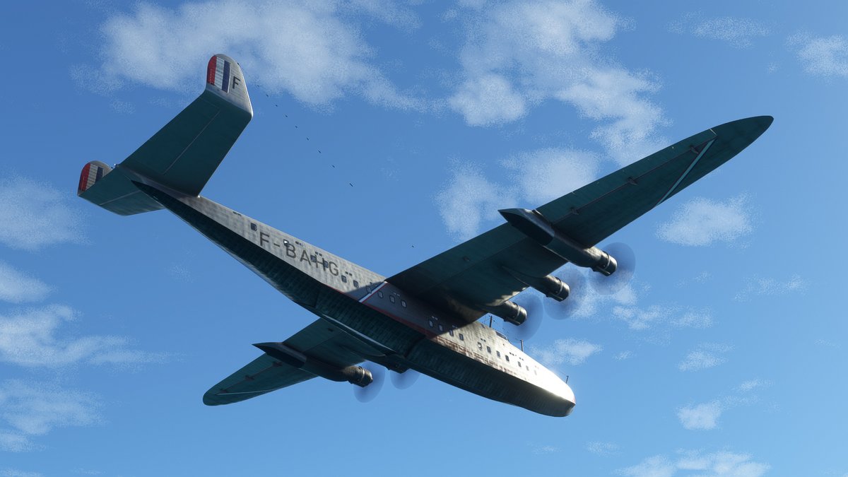 ローカルレジェンド機「ラテコエール 631」。 空中では引込みフロート