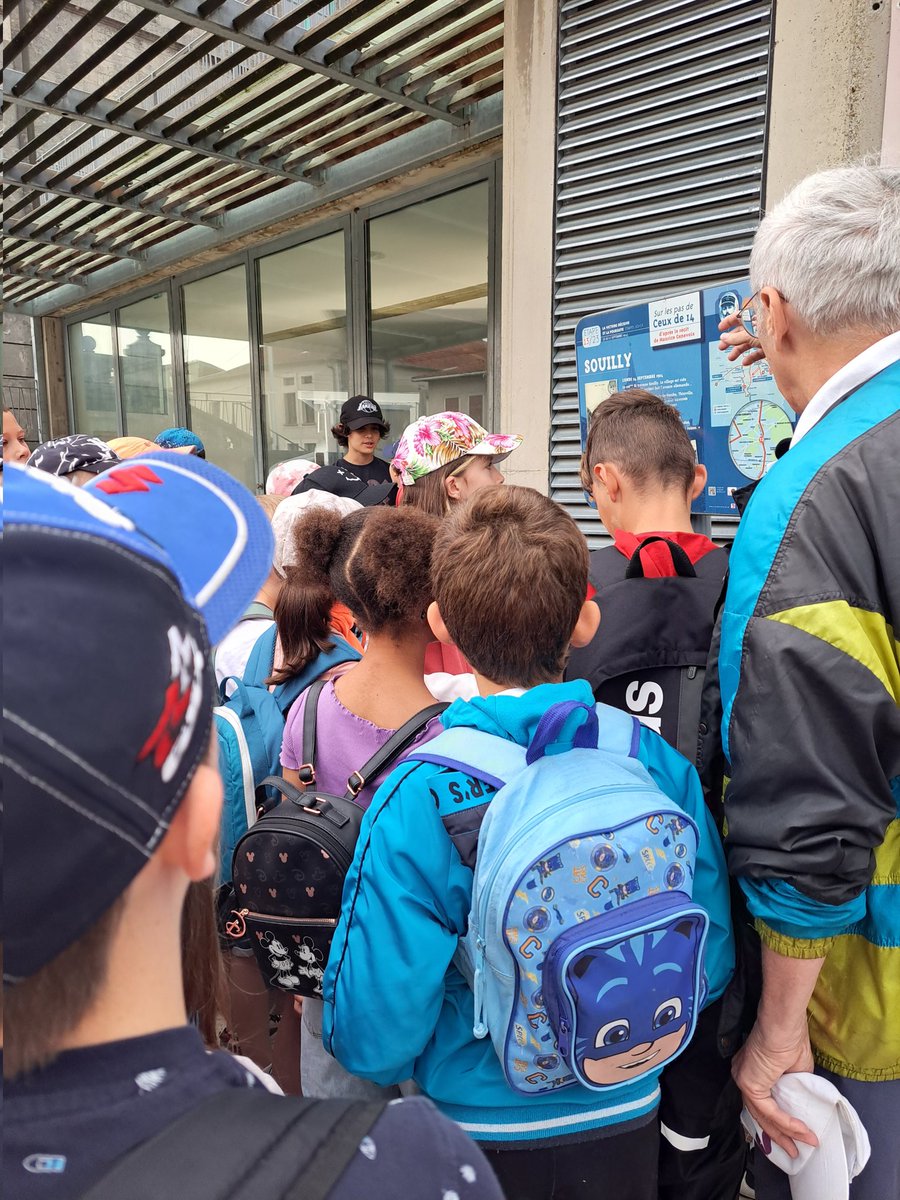 ESouilly's tweet photo. Sur les traces de Maurice Genevoix avec le souvenir français,  devoir de mémoire pour les ce2 cm1 cm2. https://t.co/RIAkbTQvsZ