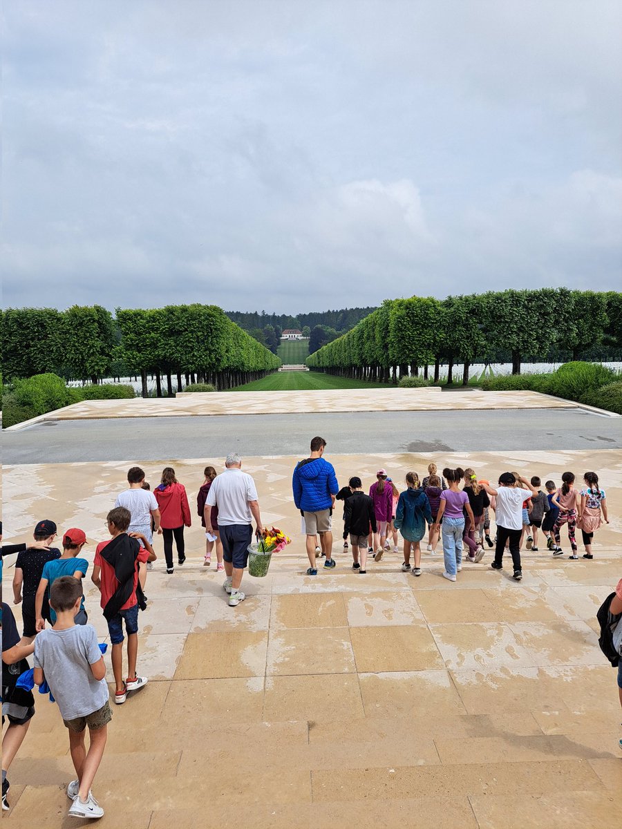 ESouilly's tweet photo. Sur les traces de Maurice Genevoix avec le souvenir français,  devoir de mémoire pour les ce2 cm1 cm2. https://t.co/RIAkbTQvsZ