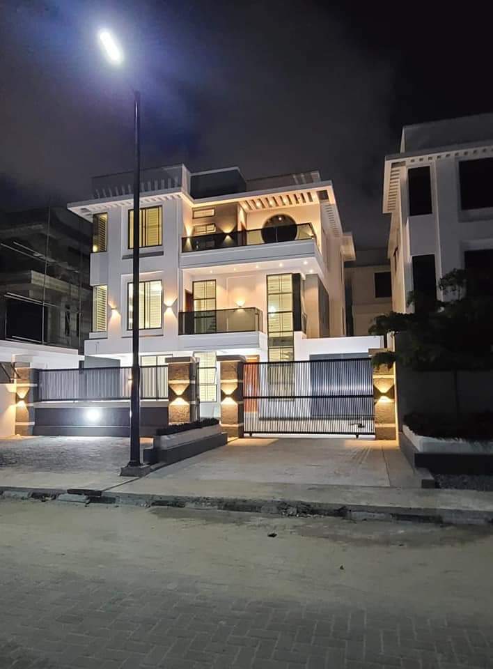 DISTRESS SALE

Fully Detached 4 Bedroom Duplex @Lekki Phase1, The owner want to relocate

Price: N200m
