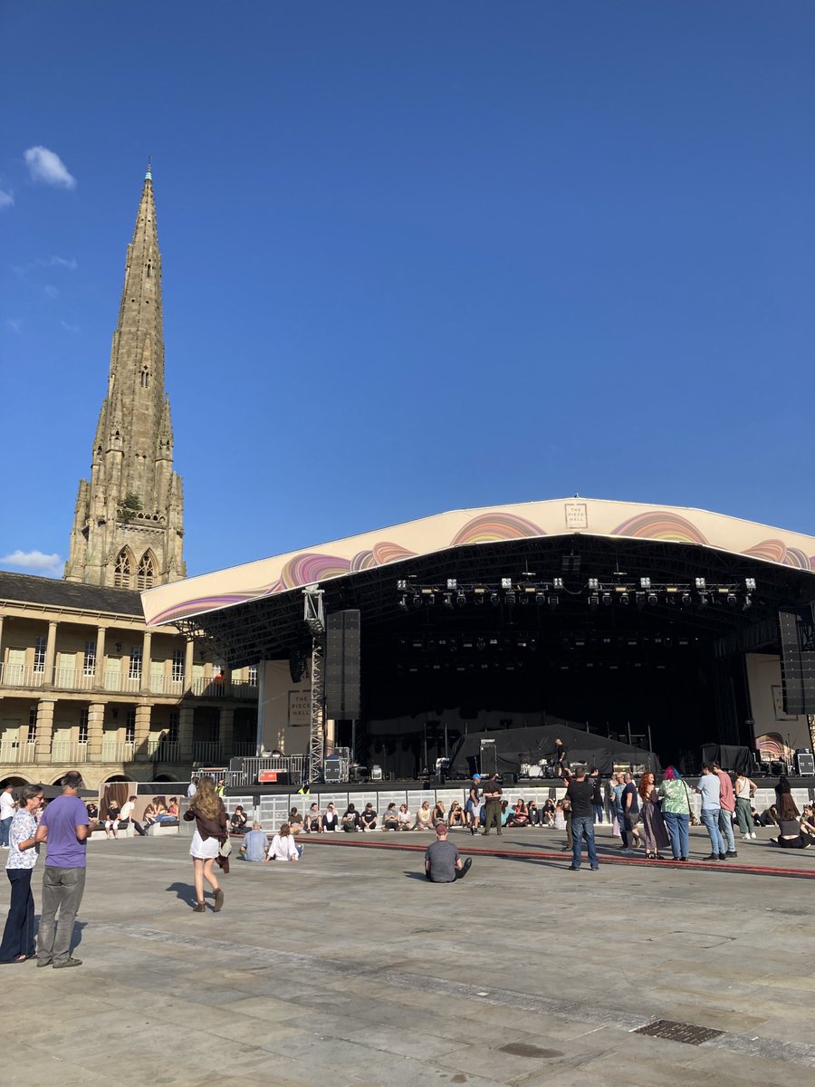 HannahLou6388's tweet photo. As incredible as expected. #TheWarOnDrugs at #ThePieceHall last night. https://t.co/SEzM4QE9Zf