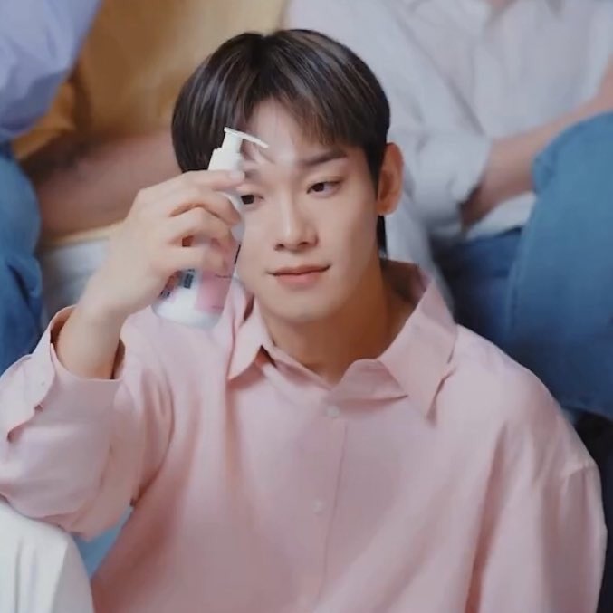 ChenEXOThailand's tweet photo. 💗💫

#CHEN #첸 @weareoneEXO https://t.co/K6RgJrJtkH