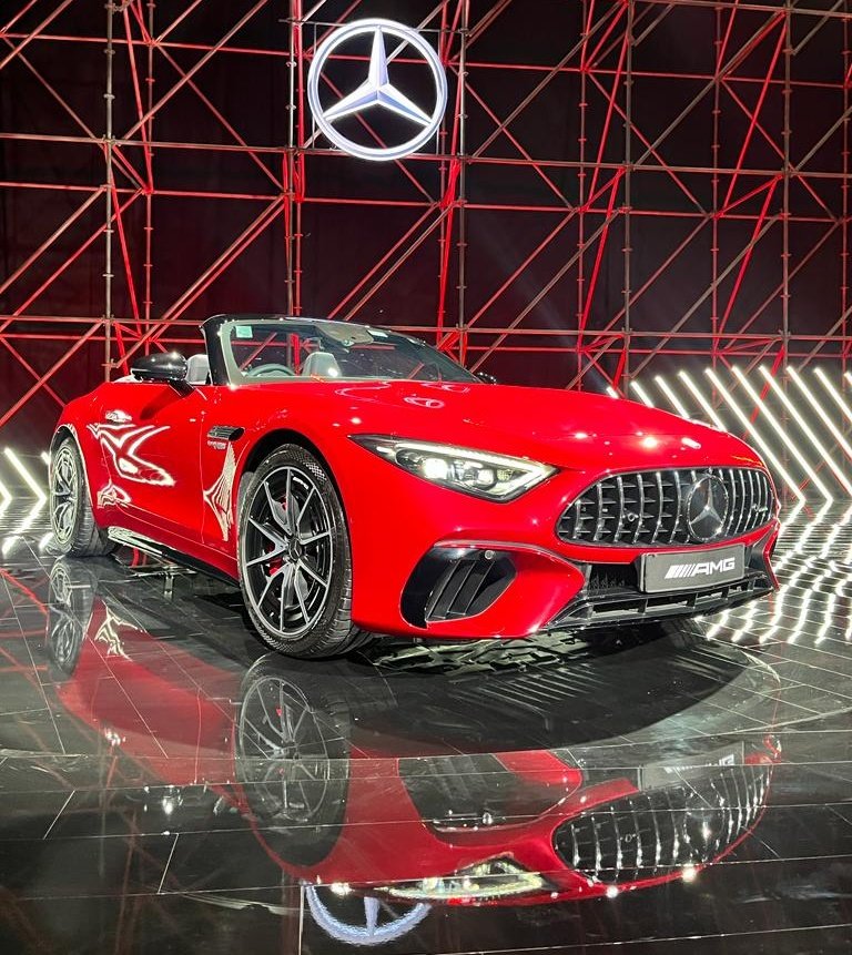 MotorOctane's tweet photo. Finally it is here. The new Mercedes-AMG SL 55 4MATIC+. What a beauty? Right?

Launched at Rs. 2.35cr (ex-showroom, India)

#SLFamily #SL #TheStarIsReborn #MercedesAMG @MercedesBenzInd #motoroctane #aapkaautoexpert https://t.co/zrRSG6RX9h