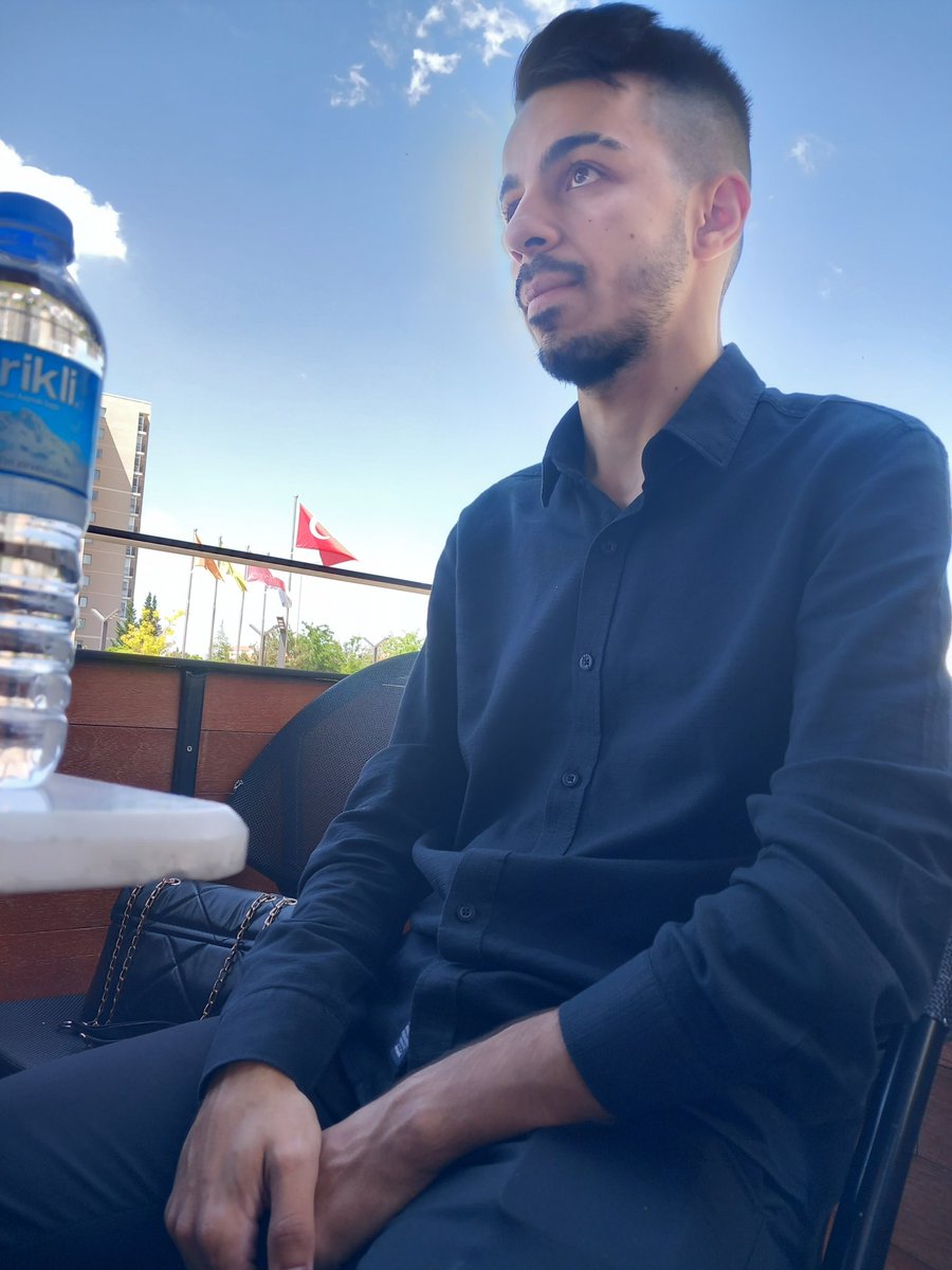 Çabuk annemle tanışırken ki oturuşuna bakıııın yicem şimdiiii ahshahahah <a href="/inaldogu_/">dogukan inal</a>