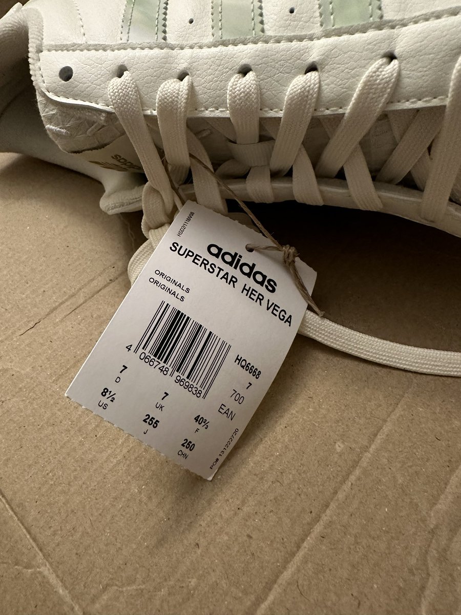 Shailjasays's tweet photo. @myntra @MyntraSupport here are the product and box images as requested!!!!!!! https://t.co/ZRsn6pimoF