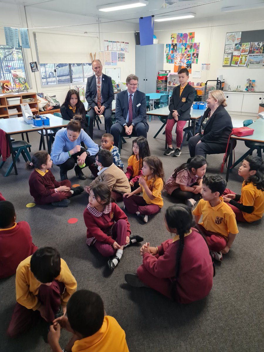 1B providing an explicit lesson on our school's PBL rule of the week and the science behind "Flipping Your Lid" for @jangreen31 <a href="/johngkennedy2/">John G Kennedy</a> <a href="/ChrishabChris/">Chris Haberecht</a> <a href="/GuildfordPublic/">Guildford PS</a>