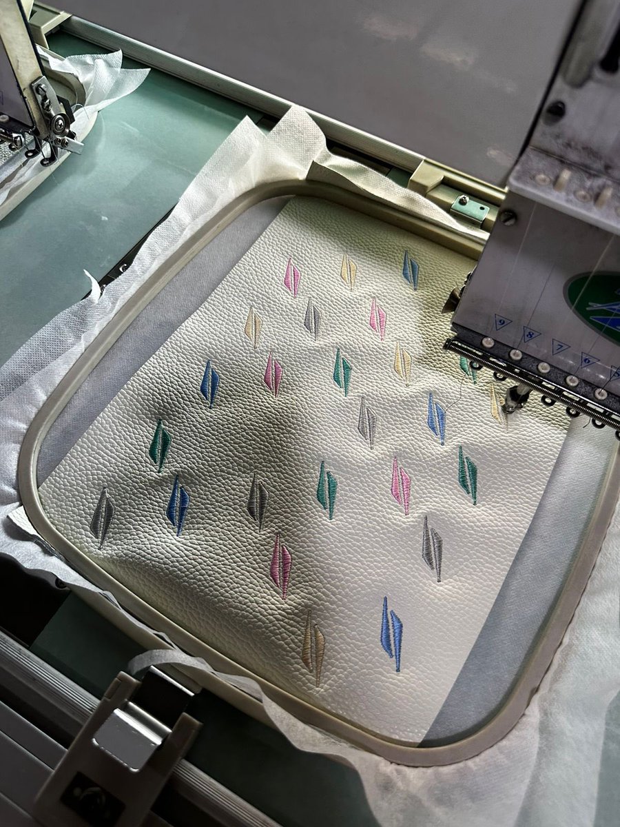 Linabrax's tweet image. Are you ready for what’s coming soon?

#new #logo #bag #linabrax #comingsoon