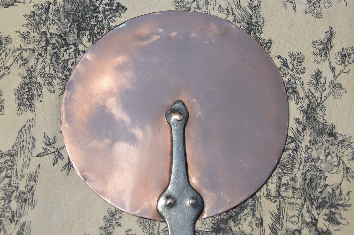 NormandyCopper's tweet photo. Stick Lid Antique French Copper Lollipop Lid 19.5cm 7 5/8 inch Diameter 13.9oz Splash Lid Copper Rivets Cast Iron Handle Good Very Old Lid https://t.co/c71IE4BQSZ #copper #iron #copperlid #splashlid #copperrivets #castironhandle #coppercookware #antiquefrenchlid #NKC https://t.co/Innbo3z6ap
