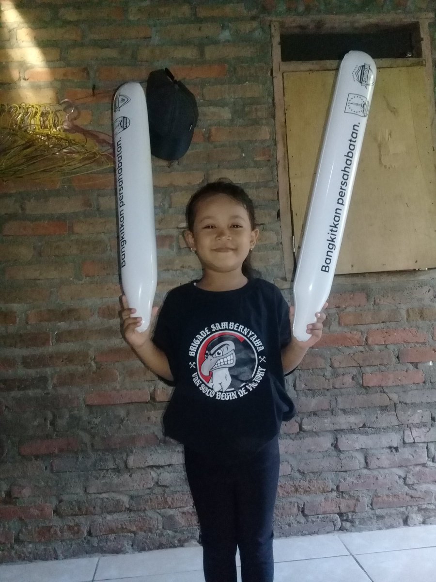 AndryDenaster's tweet photo. Persis solo ale.....sik nduk kpn" nyetadion meneh https://t.co/X7xAHiTbFM