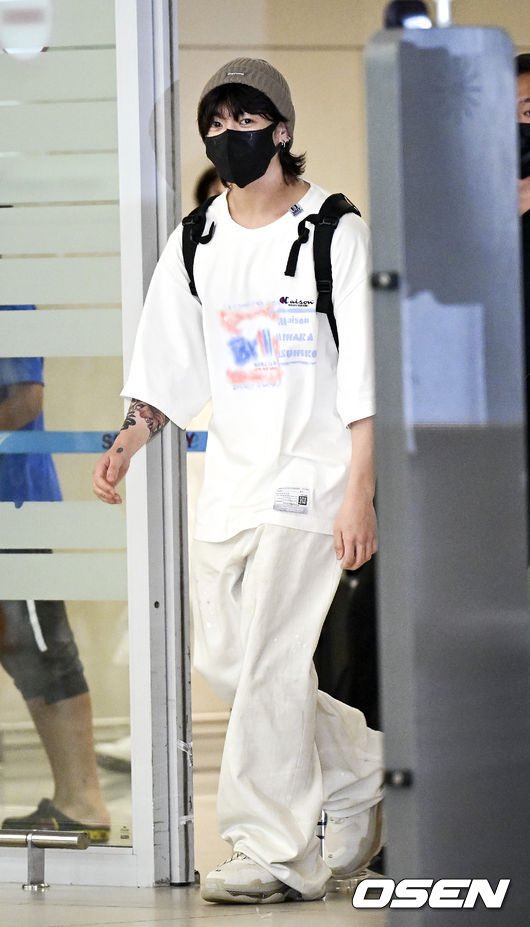 [📸 PHOTOS] 

#Jungkook has safely arrived back in Korea from Los Angeles.. 🛬🇰🇷 (3)

[source: k-media]
