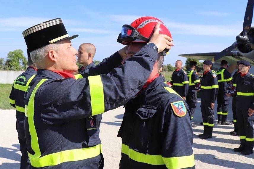 riisc_1's tweet image. #EnLeurSouvenir : Pour le 79e anniversaire du #Débarquement, nos jeunes recrues ont reçu leurs casques d’intervention à la batterie de Merville et l&apos;équipe de commandement de l’#UIISC1 a effectué une étude tactico-historique sur les traces de la Bataille de Normandie. #DDay
