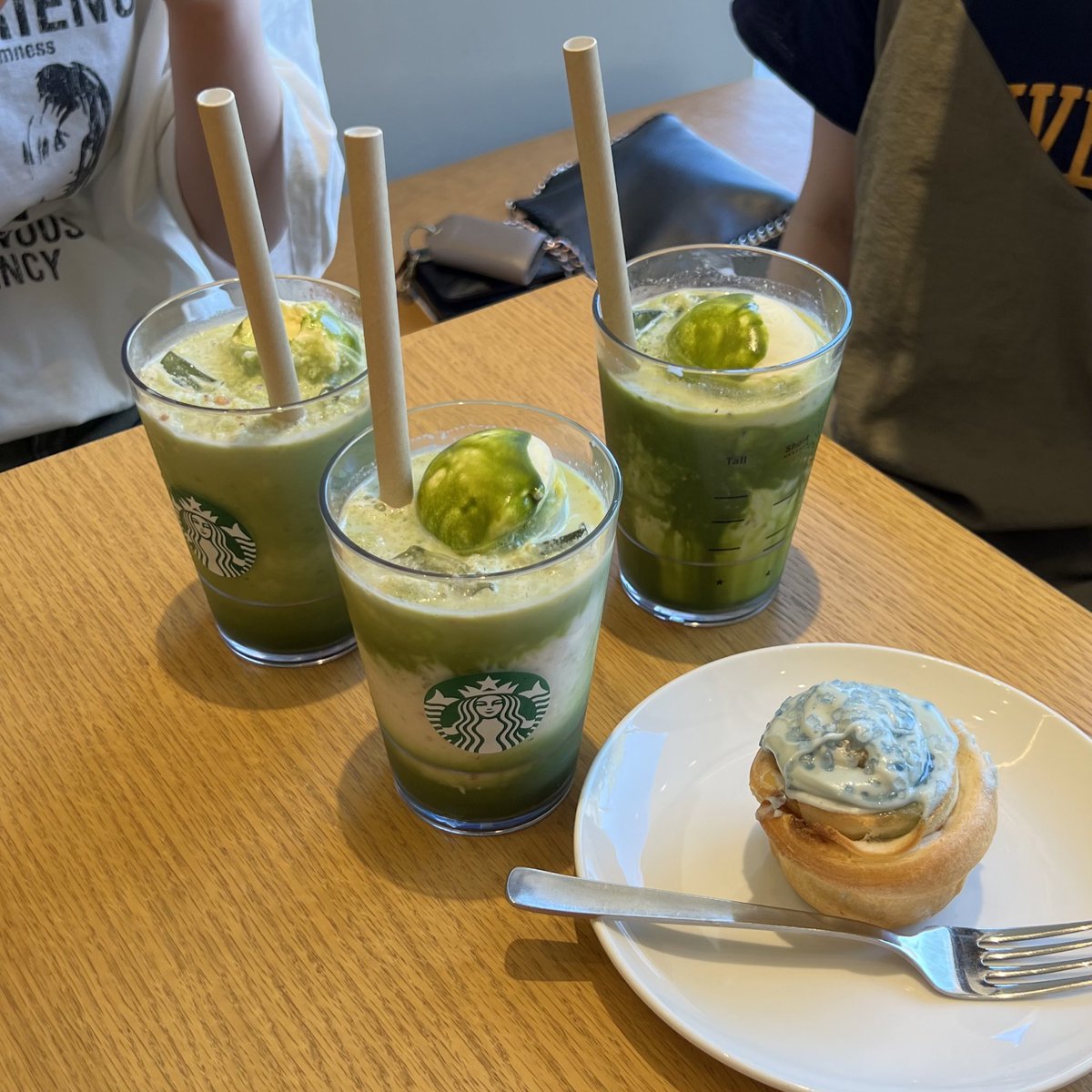 gmmn____'s tweet photo. アイスのせ🍨🤍 https://t.co/8fY4cMO60y
