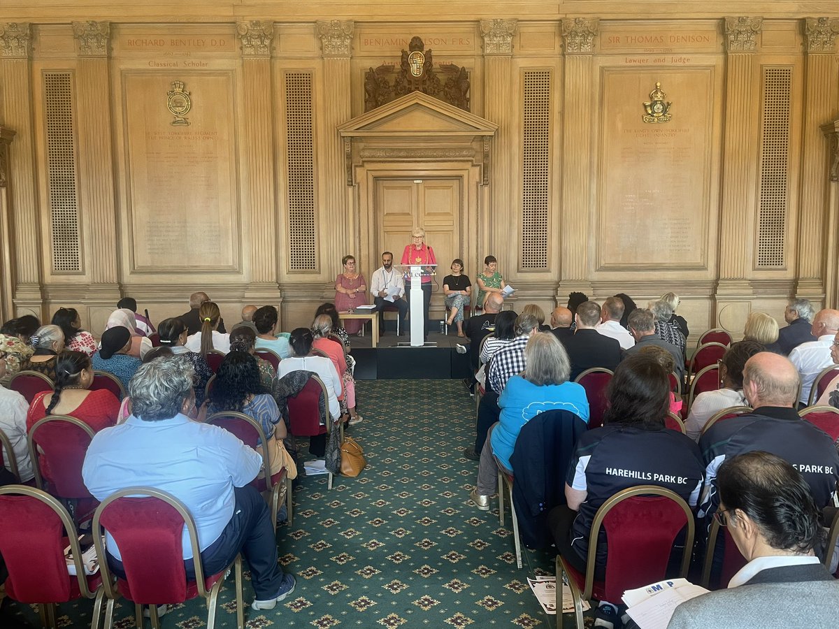 The Lord Mayor of Leeds, Cllr Al Garthwaite giving thanks to #smallcharities and groups for their incredible work supporting local communities. 
“What you do is amazing. Leeds thanks you for your significant and valuable contribution”
#SmallCharityEventLeeds
#SmallCharityWeek