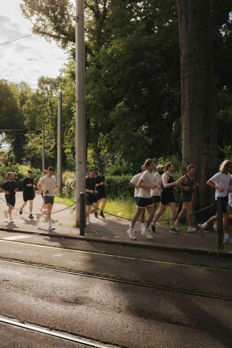 thegentsjournal's tweet photo. Last Wednesday in Florence, we teamed up with @tracksmithrunning to take in a striking route through the city, a 5km run, which welcomed friends of both companies and key figures in the menswear scene...

https://t.co/5ZiHUmKuiY

#tracksmith #running #pitti #florence https://t.co/8gwRQycD4Z