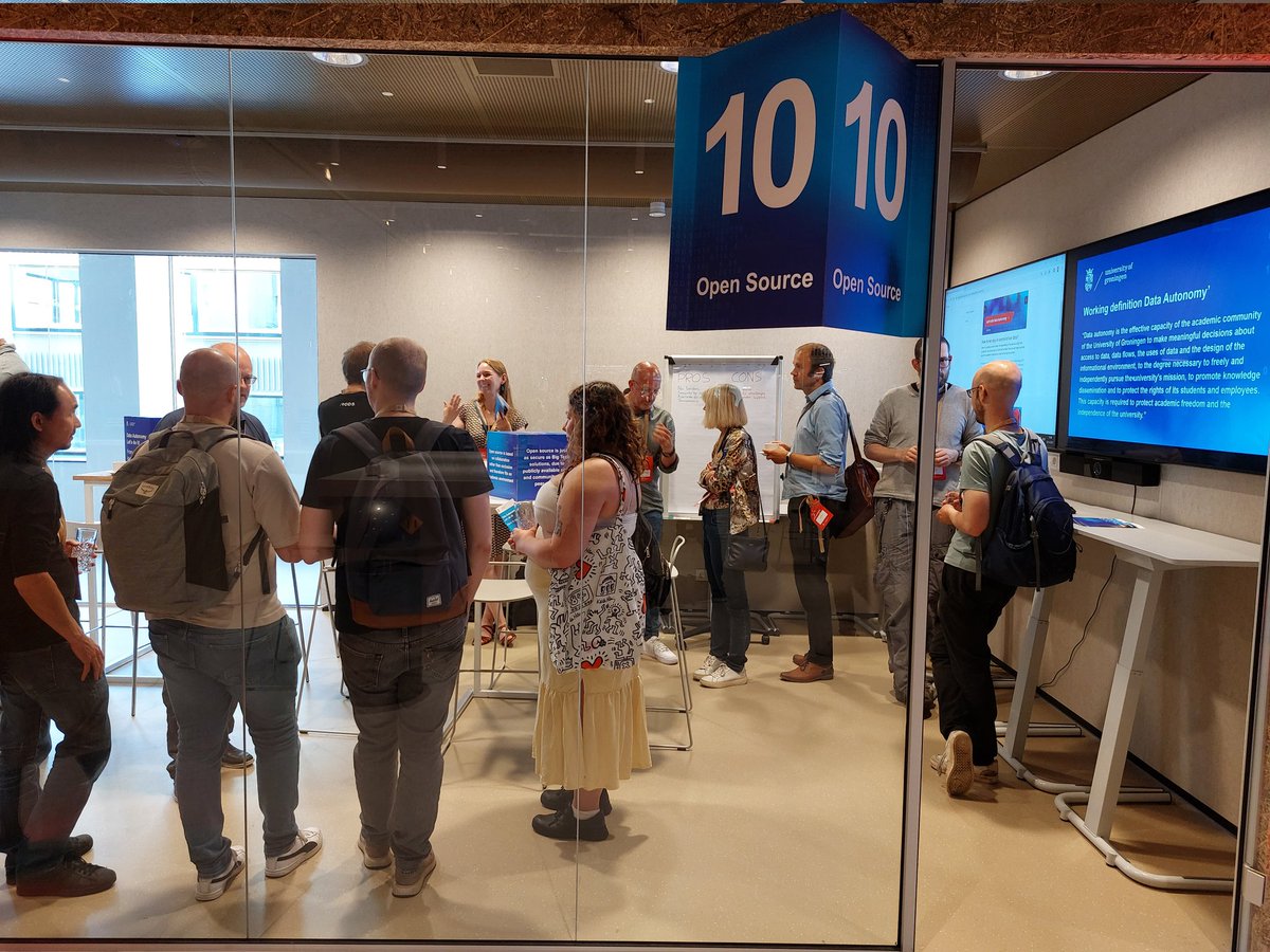 CIT_RUG's tweet image. A lot of discussions going on about #DataAutonomy at the launch event. #opensource, #BigTech, or #Hybrid?🤔