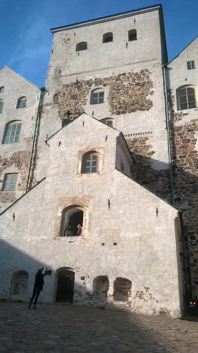 abofritid's tweet image. Nyfiken på Åbo slott? Korta friluftsguidningar på slottsgården dagligen på svenska kl. 11.30. t.o.m. 6.8 lyfter fram de viktigaste händelserna i slottets historia. #åbofritid #kulturiåbo #åbo #turku #åboslott #museokeskus
