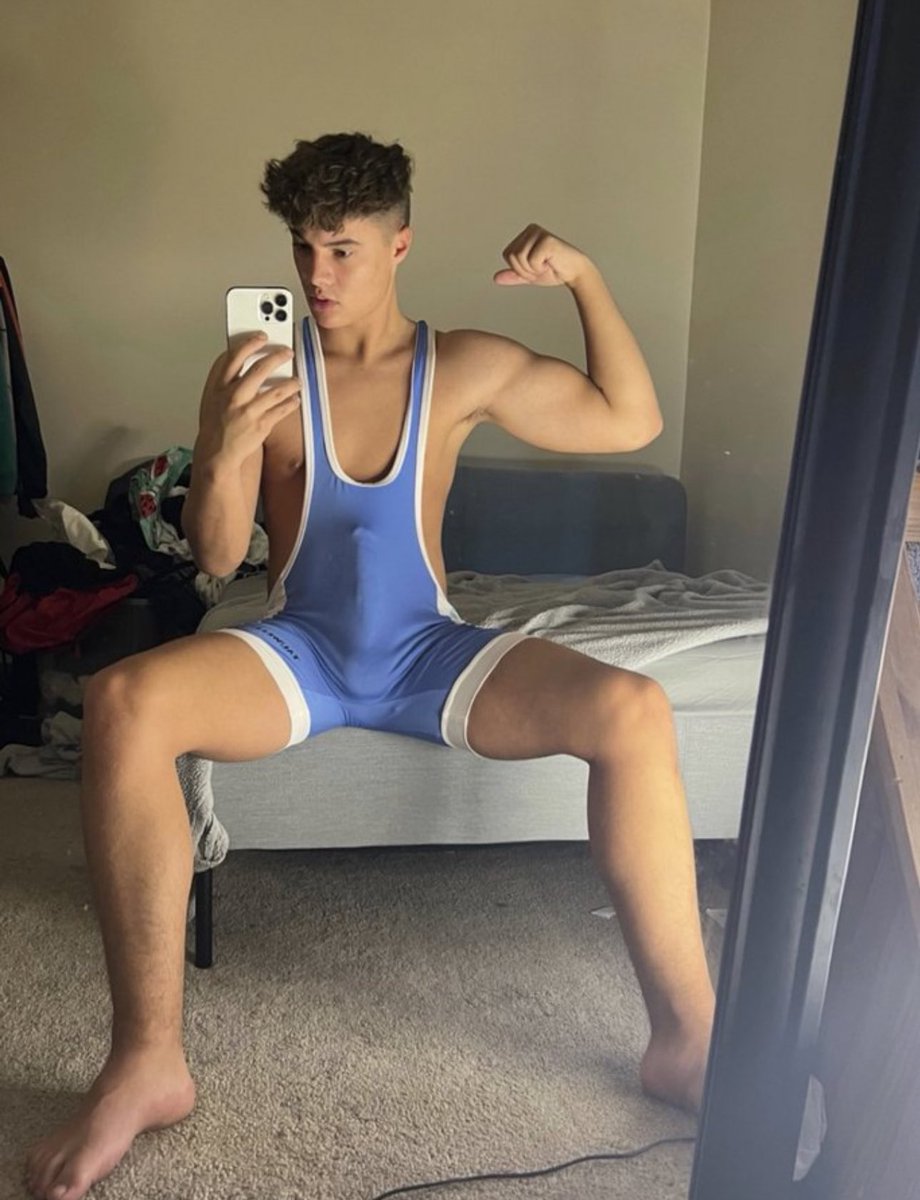 LEEDS BOY (@leedsladcd) on Twitter photo 2023-06-22 09:30:58 Wanna fuck? 