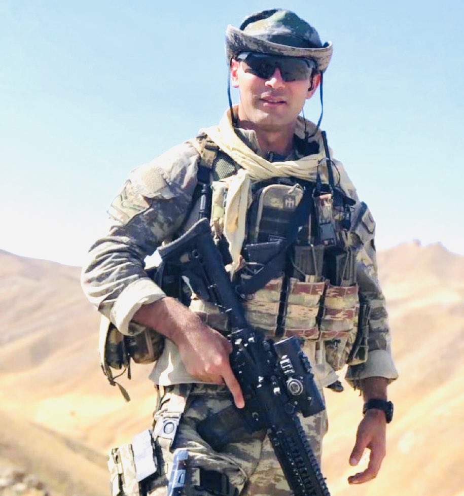 Şehidimiz var dostlar…

#UzmanÇavuş
ALPAY ARAS

K.Irak’ta devam eden
Pençe Kilit Operasyonunda
15 Haziran’da pkk’lı teröristlerin açtığı ateşte yaralanmıştı

Bütün çabalara rağmen kurtarılamadı, şehit oldu

Ailesi ve yakınlarına Allah sabır versin

Milletimizin başı sağolsun 🇹🇷