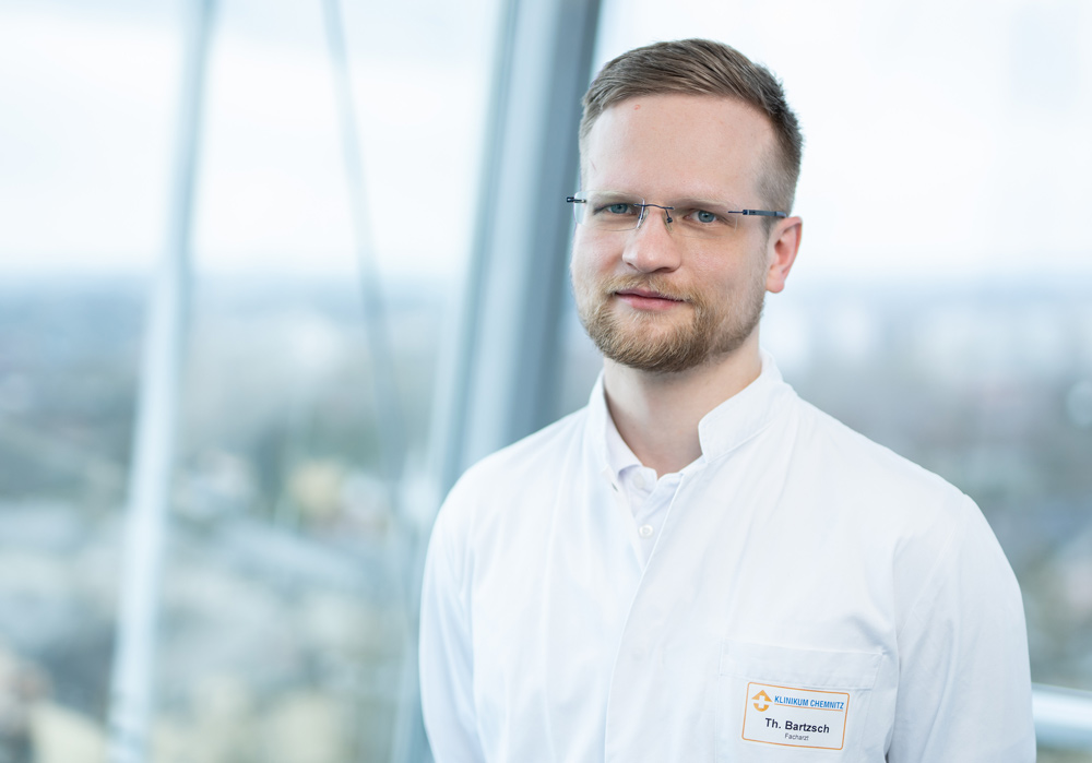 Kompetenzzentrum #Schilddrüsenchirurgie rezertifiziert: Das Team des Kompetenzzentrums Schilddrüsen- und Nebenschilddrüsenchirurgie unter Leitung von Dr. med. Thomas Bartzsch hat die hohe Qualität seiner Arbeit erneut unter Beweis gestellt. Mehr Infos: bit.ly/43RgPC8