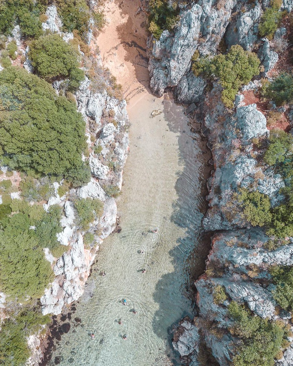 İnönü Koyu 🏖️💙
📍Kaş, Antalya 😍
CR: baya_iyi 🙏👏