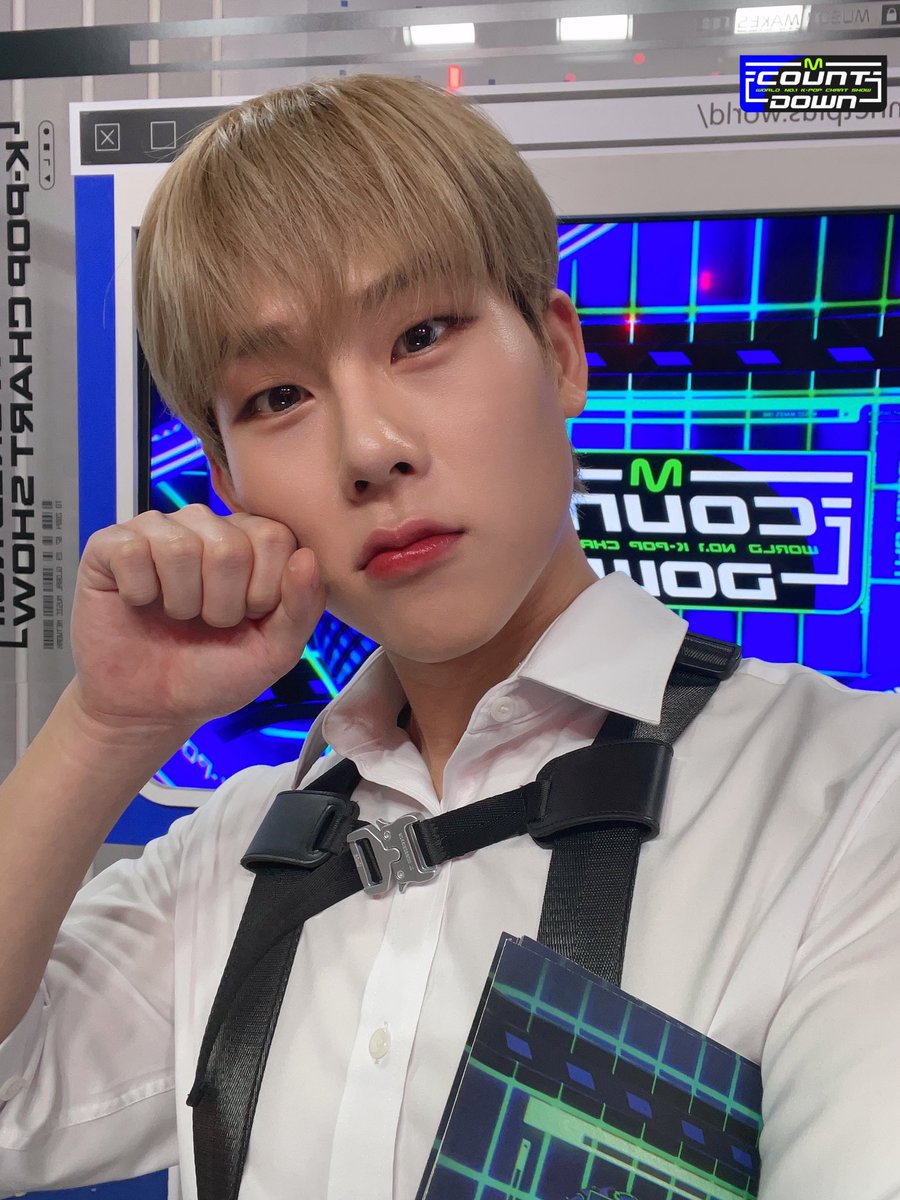 MnetMcountdown's tweet photo. 엠카도💙 몬베베의 마음도🤍 여니의 빈자리도💚 절대 사수‼️완벽하게 지켜내는 허니 경호원😎 음~~~ 한 가지 못 지키는 게 있다면 아마도 천국...?🪽우리 허니가 엠카에 있으니 천국은 누가 지켜😘
#주헌 #몬스타엑스 #엠카본방사수 https://t.co/REffRLeth8