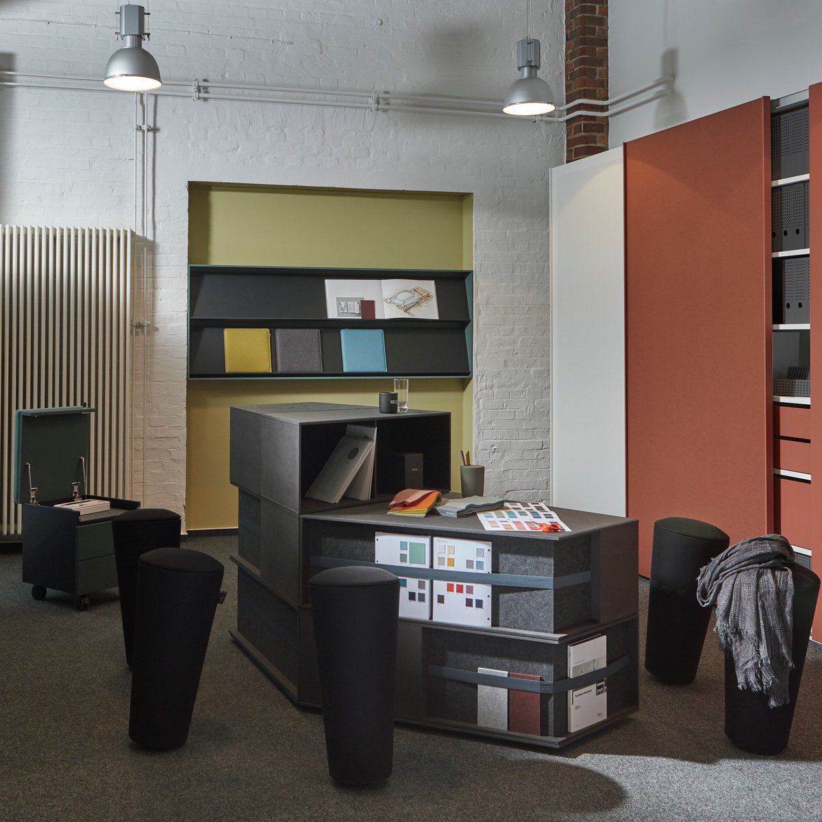 StepUp range can be used as tower of 4 modules or as separate modules with unlimited quantities and multiple uses.
werner-works.de/en/office-furn…

byensemble.com

#wearebyensemble #wernerworks #stepup #seatingfurniture #receptionfurniture #collaborationfurniture
