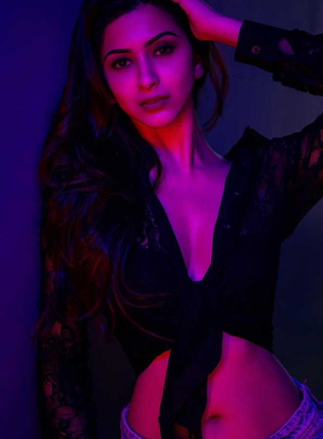 FzN6KayXoAIWcLG?format=jpg&name=900x900