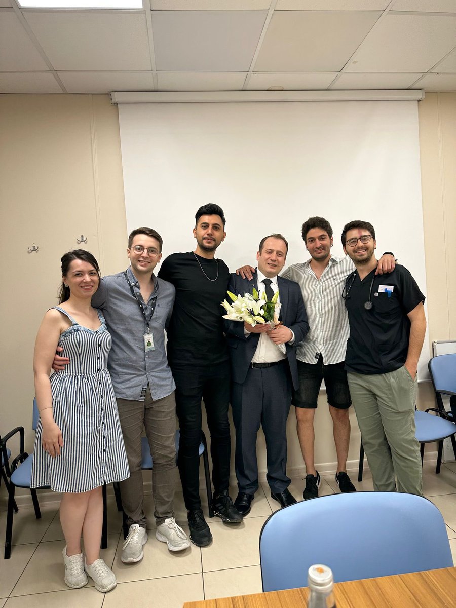 Kliniğimizin 73. mezunu, Uzm. Dr. Murat GÖL’ü tebrik ederiz. 👏🏻🎉