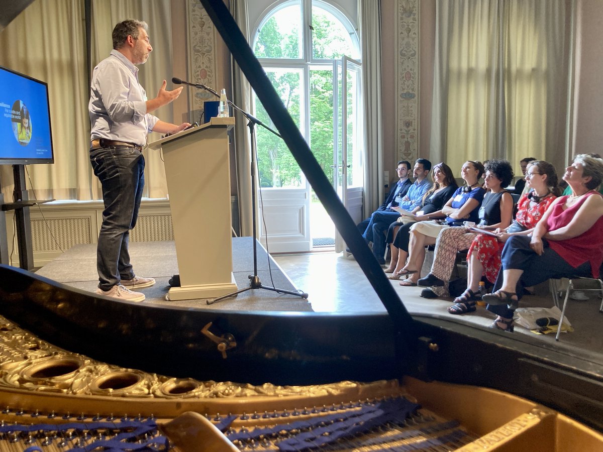 Our Academy under Trees on the topic “Superpower Resilience – Hope on the Path to Transformation?” begins with a keynote from @LKapetas @RCitiesNetwork on the question of how an individual ability like resilience can be transferred to societies.