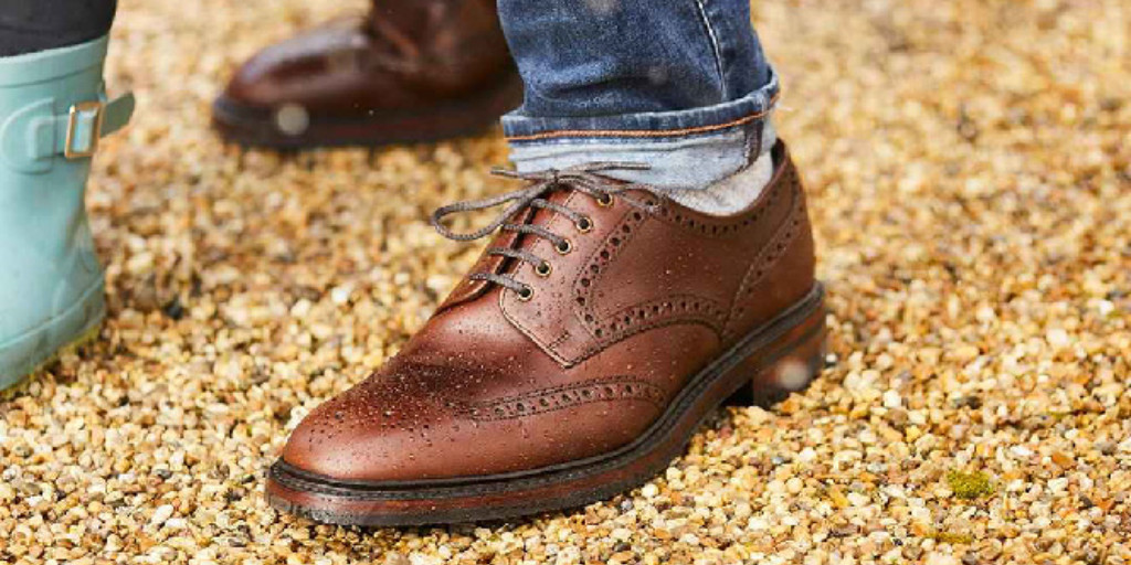 Brogue Trader

No gentleman's wardrobe is complete without a pair of handcrafted Loake Goodyear welted brogues: ow.ly/ulOJ50NlQxx

#LoakeShoes #LoakeShoemakers #mensshoes #lovenotts #itsinnottingham #theexchangenottingham