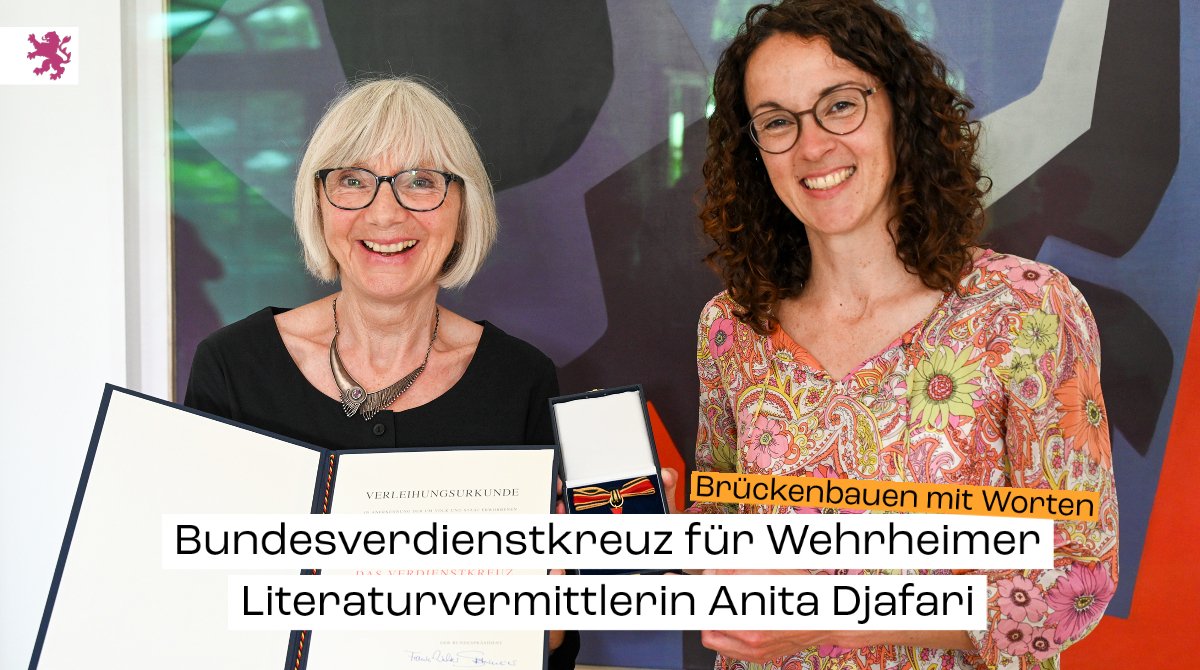 Anita Djafari holt ferne Buchkulturen nach Deutschland und sorgt dafür, dass wichtige literarische Stimmen besser gehört werden - vor allem mit ihrer Arbeit bei @litprom. Für ihren Einsatz hat ihr @Angela_Dorn das Bundesverdienstkreuz überreicht. 💐hessenlink.de/hmwk2350