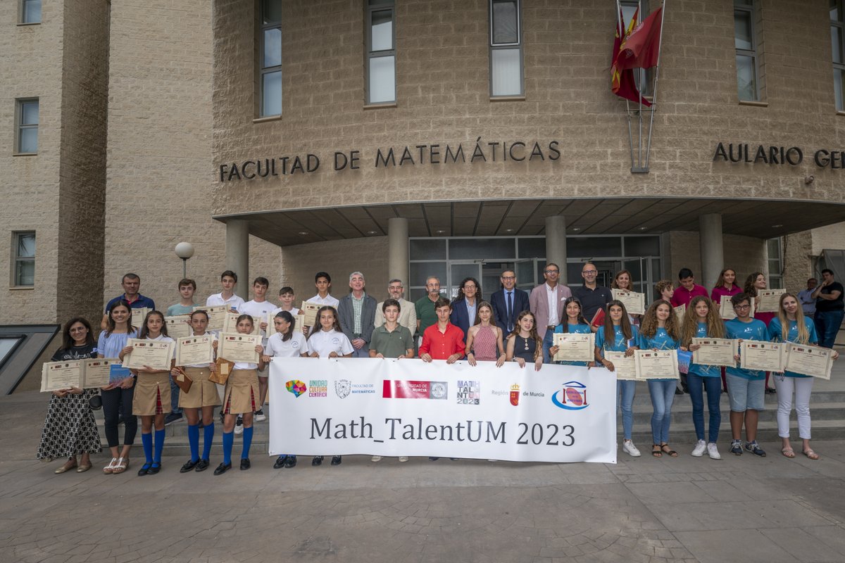 UMUdivulga's tweet photo. 🧮MATH_TALENTUM 2023
🏆 La entrega de premios de #MathTalentUM fue un éxito 38 equipos y 176 estudiantes acudieron a la Facultad de Matemáticas de la UMU para recibir sus premios
@UMU
#orgulloUMU https://t.co/l2lx9KYtsv
