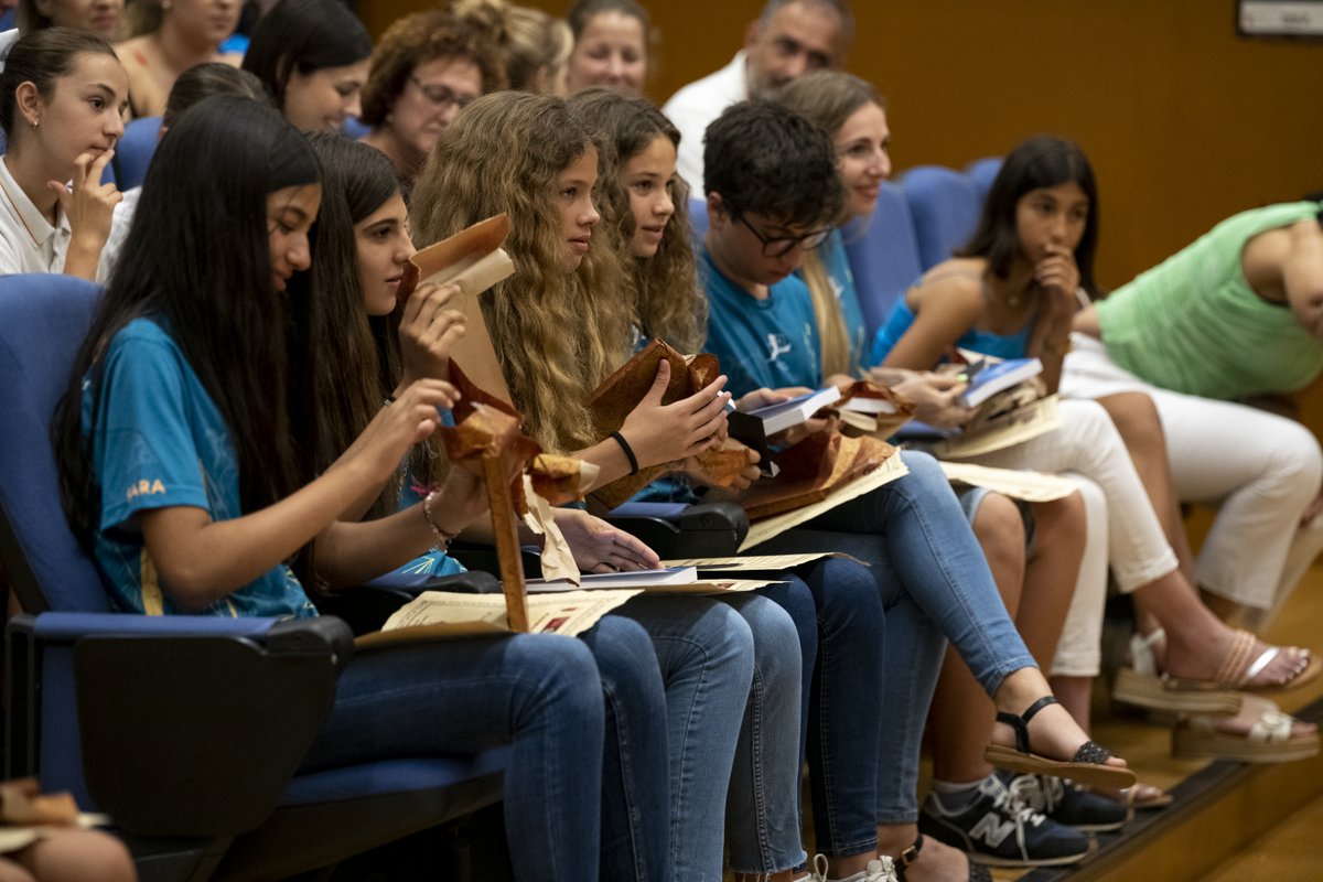 UMUdivulga's tweet photo. 🧮MATH_TALENTUM 2023
🏆 La entrega de premios de #MathTalentUM fue un éxito 38 equipos y 176 estudiantes acudieron a la Facultad de Matemáticas de la UMU para recibir sus premios
@UMU
#orgulloUMU https://t.co/l2lx9KYtsv