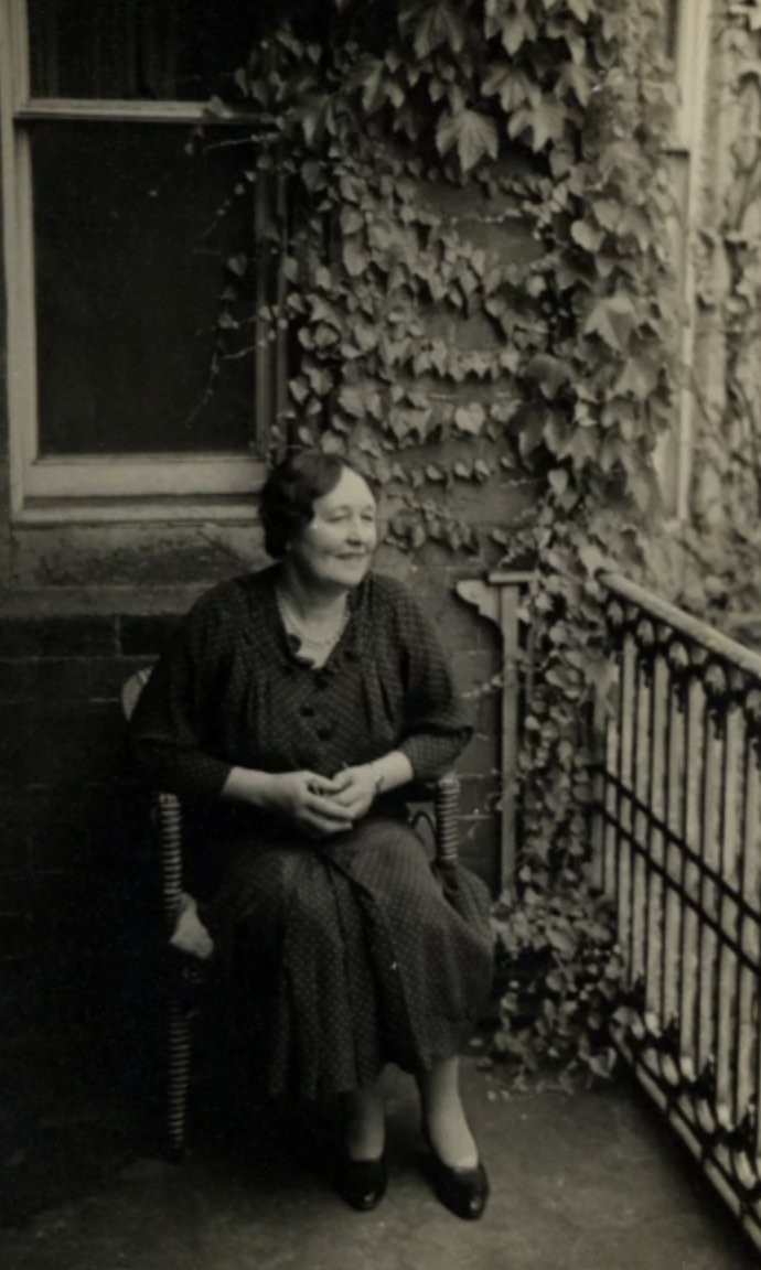 In honour of today's re-opening of the <a href="/NPGLondon/">National Portrait Gallery</a>  we're featuring these #portraits of #EmeryWalker, his wife Mary Grace, and their daughter Dorothy from our #collection.

#PortraitMode #Portrait #NationalPortraitGallery #London #Photographs #Photography #ArtsandCraftsMovement