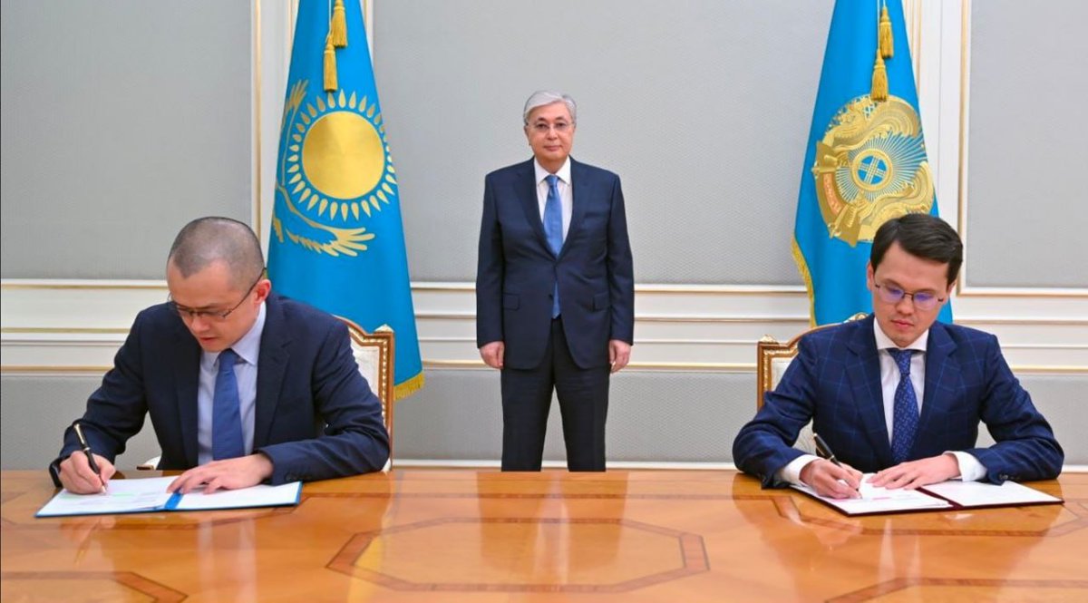 Signing in Kazakhstan 🇰🇿

Left to right: CZ, President of Kazakhstan Kassym-Jomart Tokayev, Minister of Information Technology Bagdat Mussin

(Photo was from a while ago.)