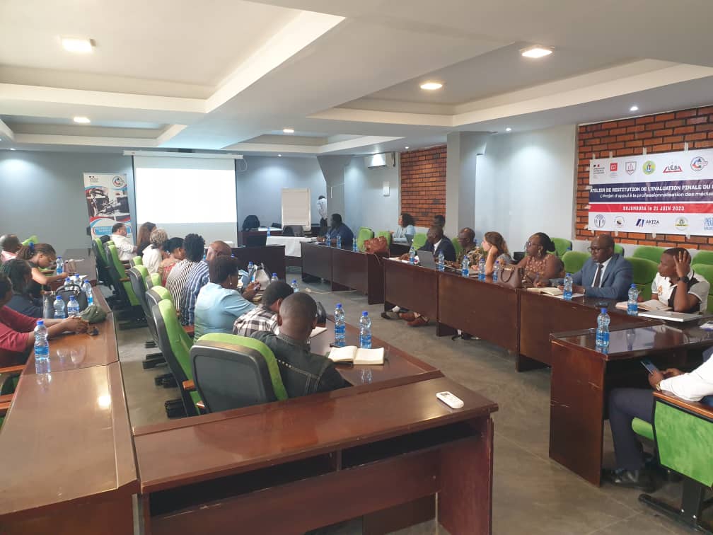 franceauburundi's tweet photo. Un atelier de restitution de l'évaluation externe du Projet d'appui à la professionnalisation des médias du Burundi #PAPROM, conçu et financé par @franceauburundi, s'est tenu ce 21 juin. https://t.co/wEfWcocjVu