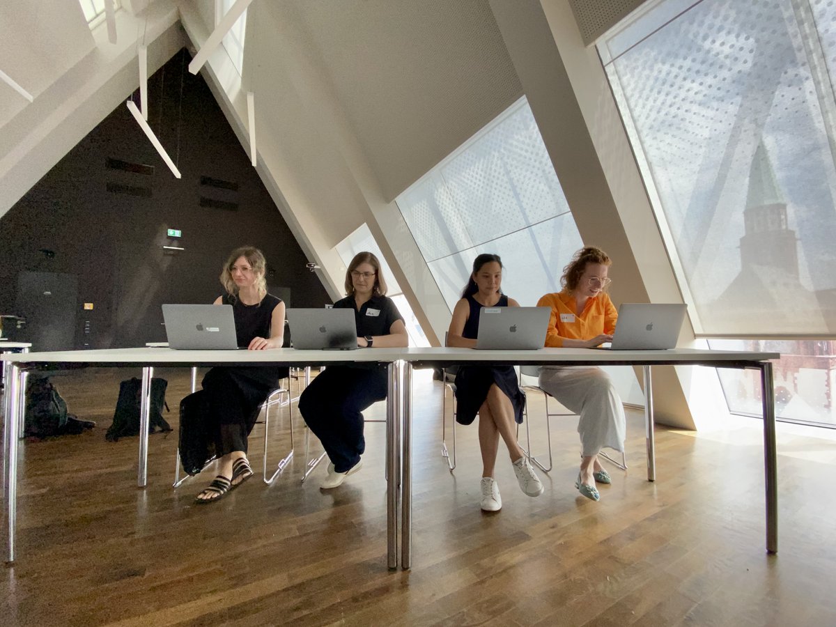 Die Vorbereitungen für die heutige #vediso-Mitgliederversammlung laufen. Wir freuen uns auf alle Teilnehmenden vor Ort und auf alle, die sich digital zuschalten.
In den nächsten zwei Tagen blicken wir in die #Zukunft. 
#WirGestaltenDigitaleZukunft