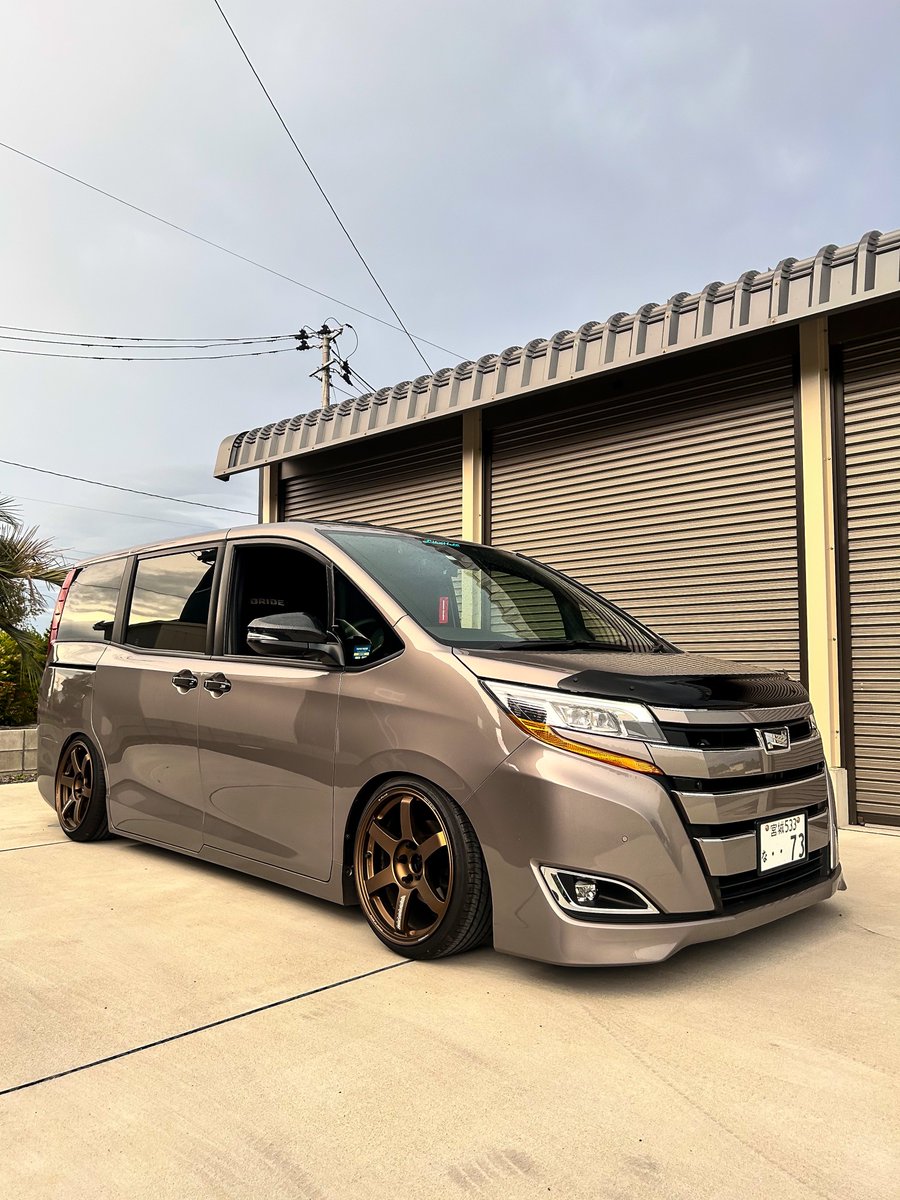 なお tweet media