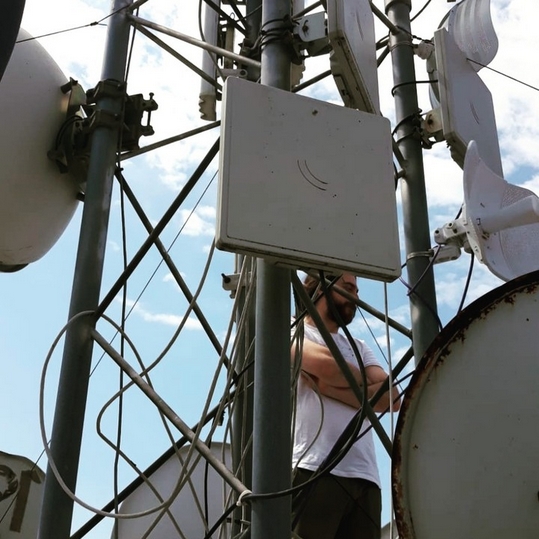 Bölgenizde Fiber İnternet mi yok?
İnternet hızınız yetersiz mi?
Merkez ile bağlantınız yeterince hızlı değil mi?

Tüm bu sorunlarınızı Netfactor Telekom 'un #radiolink internet hizmeti ile çözebilirsiniz.

netfactor.com.tr

#SONDAKIKA 
#carsamba 
#verimerkezi
#DataCenter