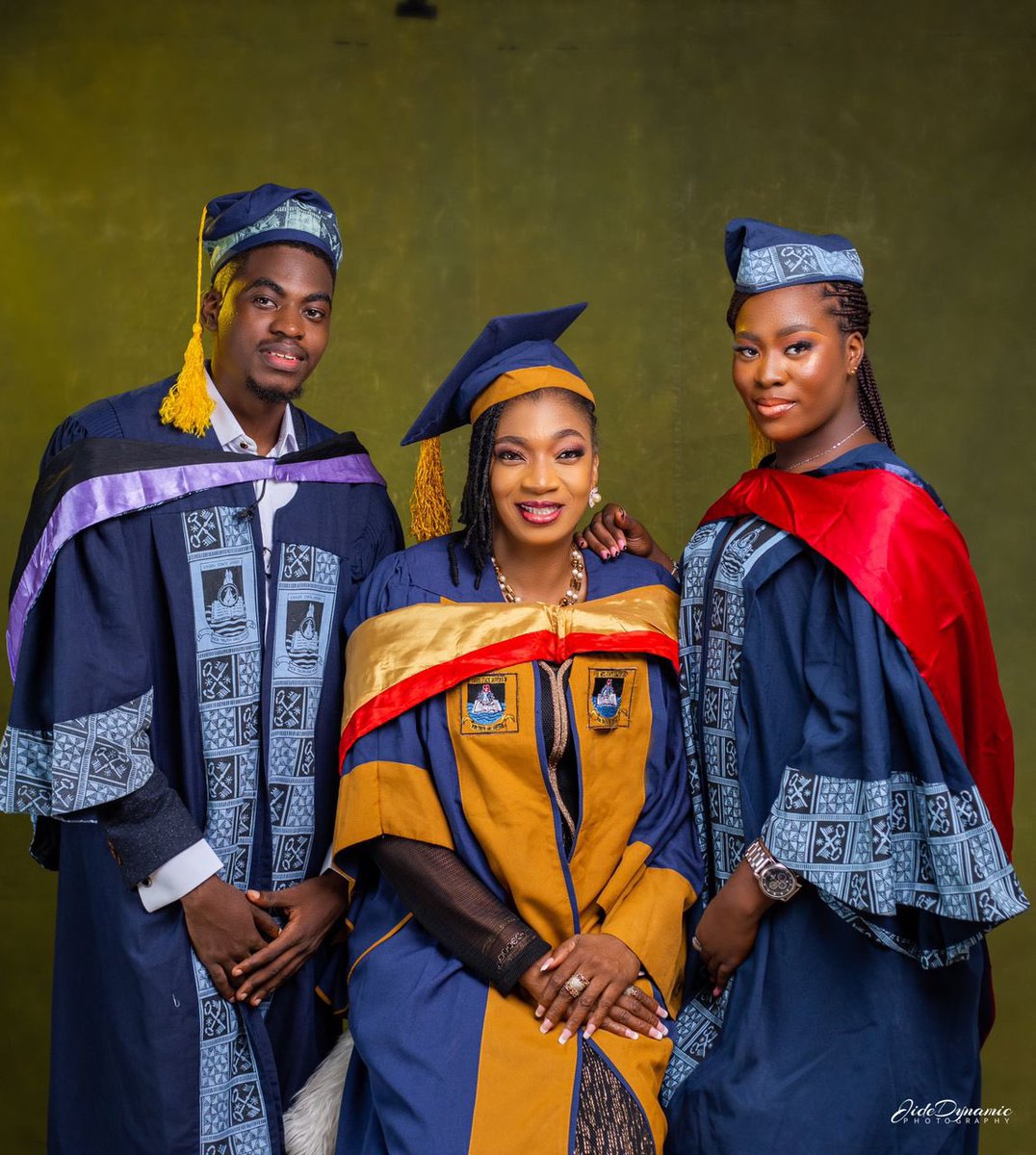 This has to be the hardest convocation picture 🥺😭. 
The guy on the right is Kehinde, he got a BSC 
The lady on the right is Taiwo, she got her LLB
The woman in the middle is their mum. She got her LLM

All got their degrees yesterday at #LASU26thConvocation 
🥺💃🏾 @LASUOfficial