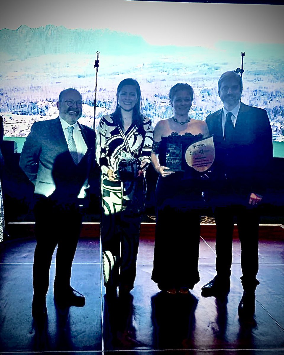 echaillo's tweet image. Premio “Sergio Baritussio” a la personalidad más destacada de la industria de reuniones . Bravo querida @PROCOLOMBIACO @orianim muy merecido reconocimiento , predicas con el ejemplo ! @FIEXPOLATAM