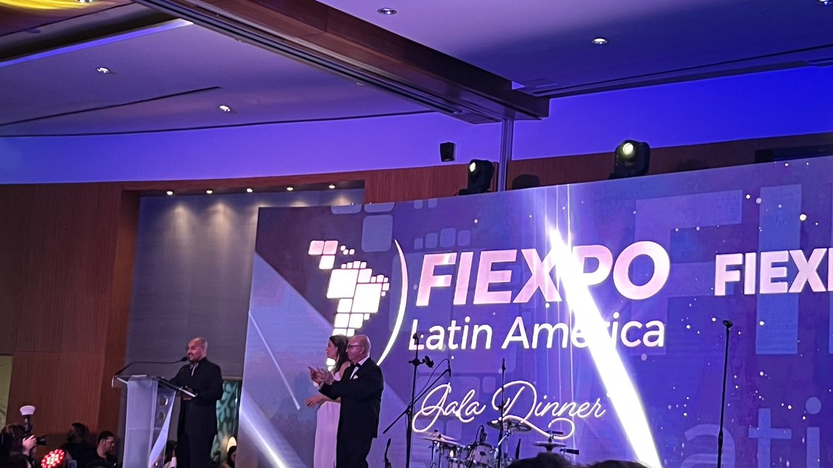 echaillo's tweet image. Premio “Sergio Baritussio” a la personalidad más destacada de la industria de reuniones . Bravo querida @PROCOLOMBIACO @orianim muy merecido reconocimiento , predicas con el ejemplo ! @FIEXPOLATAM