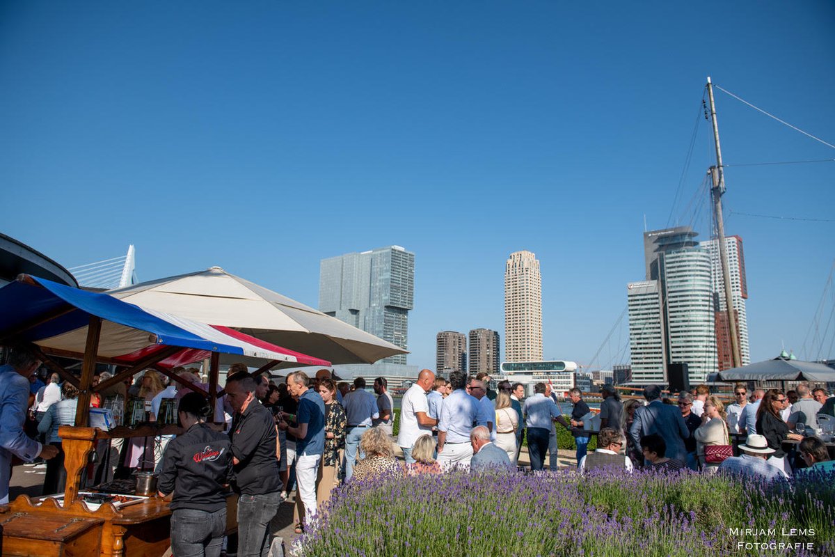 SupCasper's tweet image. Afgelopen vrijdag was de Rotterdamsche Haringparty010, georganiseerd door @jeroenballot. De veiling van het 1e vaatje Hollandse Nieuwe (2023) bracht een mooi bedrag van € 5.000,- op voor Support Casper! Bedankt Sjoerd Pleijsier voor de presentatie.
📸 @mirjamlemsfoto