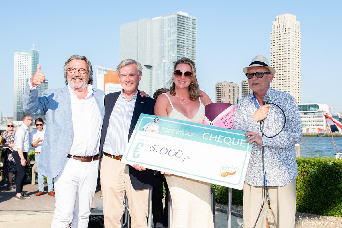 SupCasper's tweet image. Afgelopen vrijdag was de Rotterdamsche Haringparty010, georganiseerd door @jeroenballot. De veiling van het 1e vaatje Hollandse Nieuwe (2023) bracht een mooi bedrag van € 5.000,- op voor Support Casper! Bedankt Sjoerd Pleijsier voor de presentatie.
📸 @mirjamlemsfoto