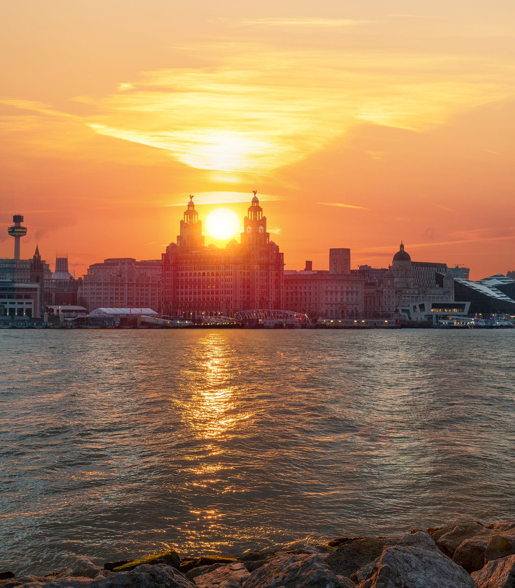 LiverpoolVista's tweet photo. Sunrise over the iconic #Liverpool waterfront. https://t.co/fstMMr9jyW