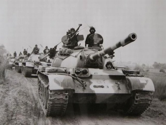Bleed_GreenPK's tweet photo. The Epic Battle of Chawinda was a significant military engagement during the 1965 War. Major Z. U. Abbasi, an accomplished officer, was part of the Guides Cavalry and had recently settled in Quetta. On 11th September 1965, Guides Cavalry received orders to relieve pressure on Phillora following a Pakistani reverse. The Indians aimed to advance towards Bhagowal and Khakanwali in the west.
Under the command of Lieutenant Colonel Ameer Gulistan Janjua, Guides Cavalry decided to launch an attack with two squadrons of M-48 tanks. Major Lateef led A Squadron, while Major Z.U. Abbasi led B Squadron. Both squadrons inflicted heavy casualties on the Indian tanks but fell short of the objective.